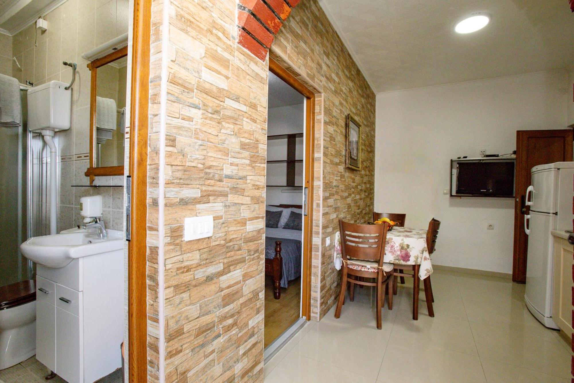 Apartments Oliva Utjeha Esterno foto