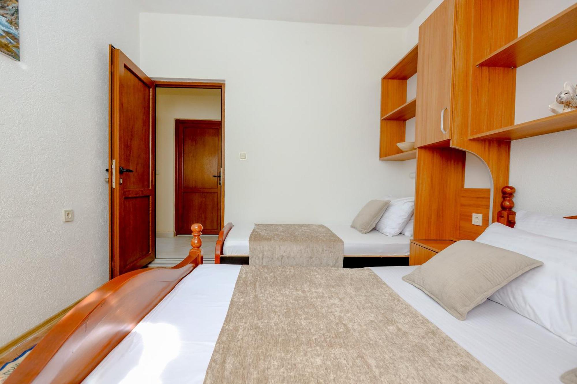 Apartments Oliva Utjeha Esterno foto